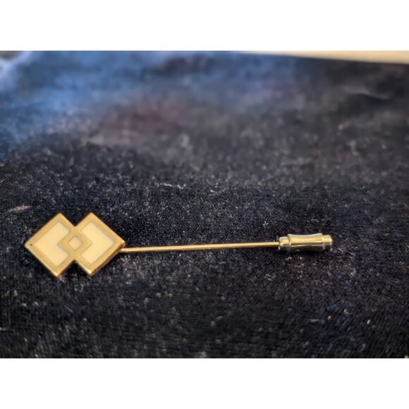 Vintage Cream Enamel Gold Tone Intertwined Square Stick Pin - Picture 3 of 3